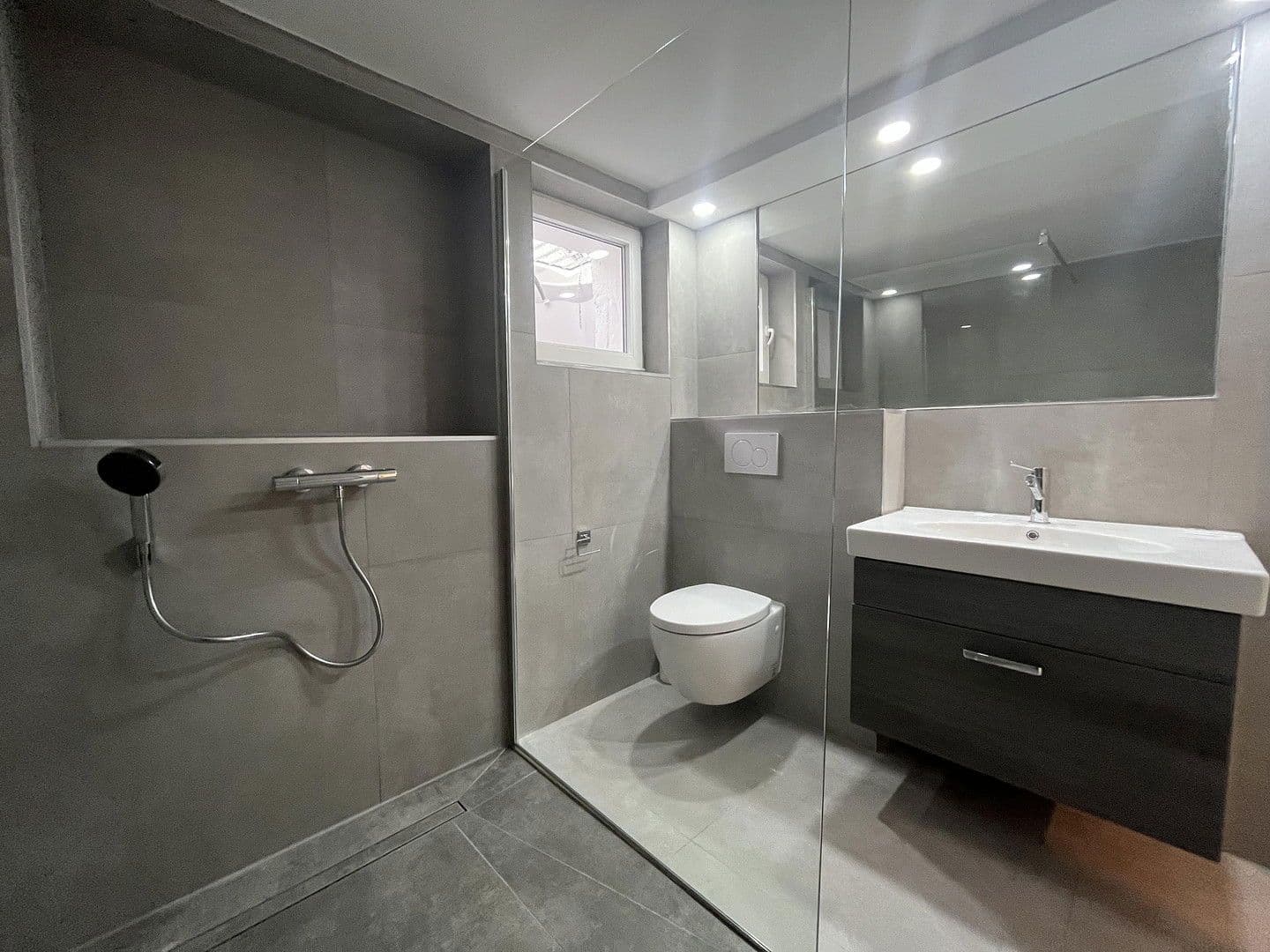 Prodej domu 127 m², pozemek 818 m², Erpel, Porýní-Falc Prodej domu 127 m², pozemek 818 m², Erpel, Porýní-Falc