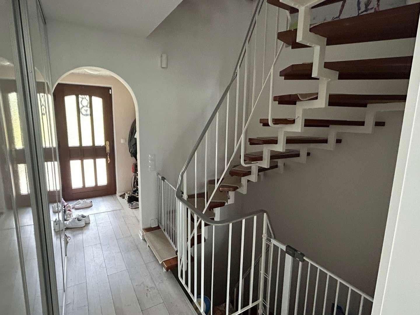 Prodej domu 137 m², pozemek 223 m², Erlangen, Bavorsko Prodej domu 137 m², pozemek 223 m², Erlangen, Bavorsko