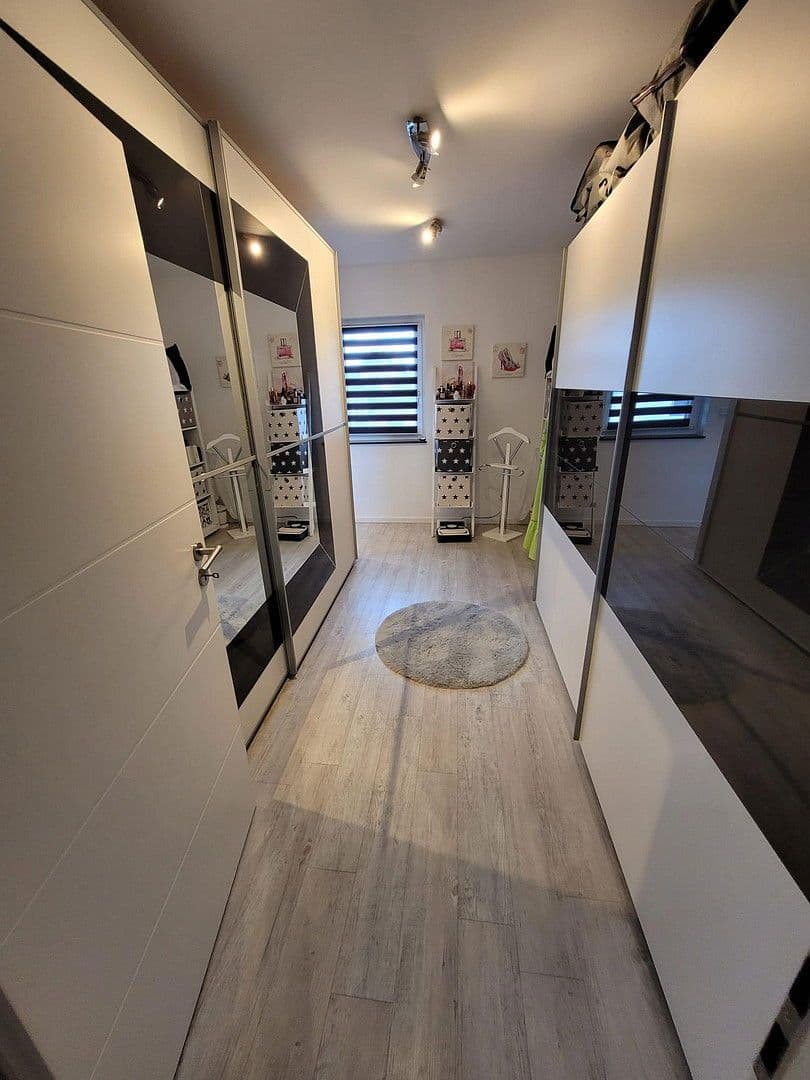 Prodej domu 173 m², pozemek 728 m², Barsinghausen, Dolní Sasko Prodej domu 173 m², pozemek 728 m², Barsinghausen, Dolní Sasko