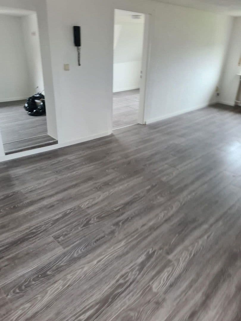 Pronájem bytu 4+1 134 m², Jettinger Straße 21, Herrenberg, Bádensko-Württembersko Pronájem bytu 4+1 134 m², Jettinger Straße 21, Herrenberg, Bádensko-Württembersko