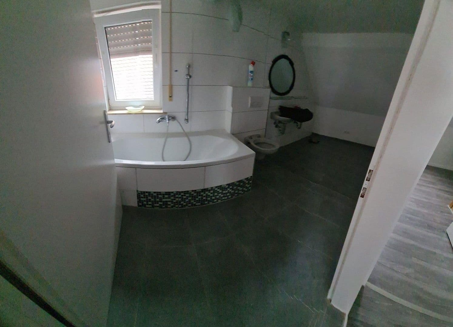 Pronájem bytu 4+1 134 m², Jettinger Straße 21, Herrenberg, Bádensko-Württembersko Pronájem bytu 4+1 134 m², Jettinger Straße 21, Herrenberg, Bádensko-Württembersko