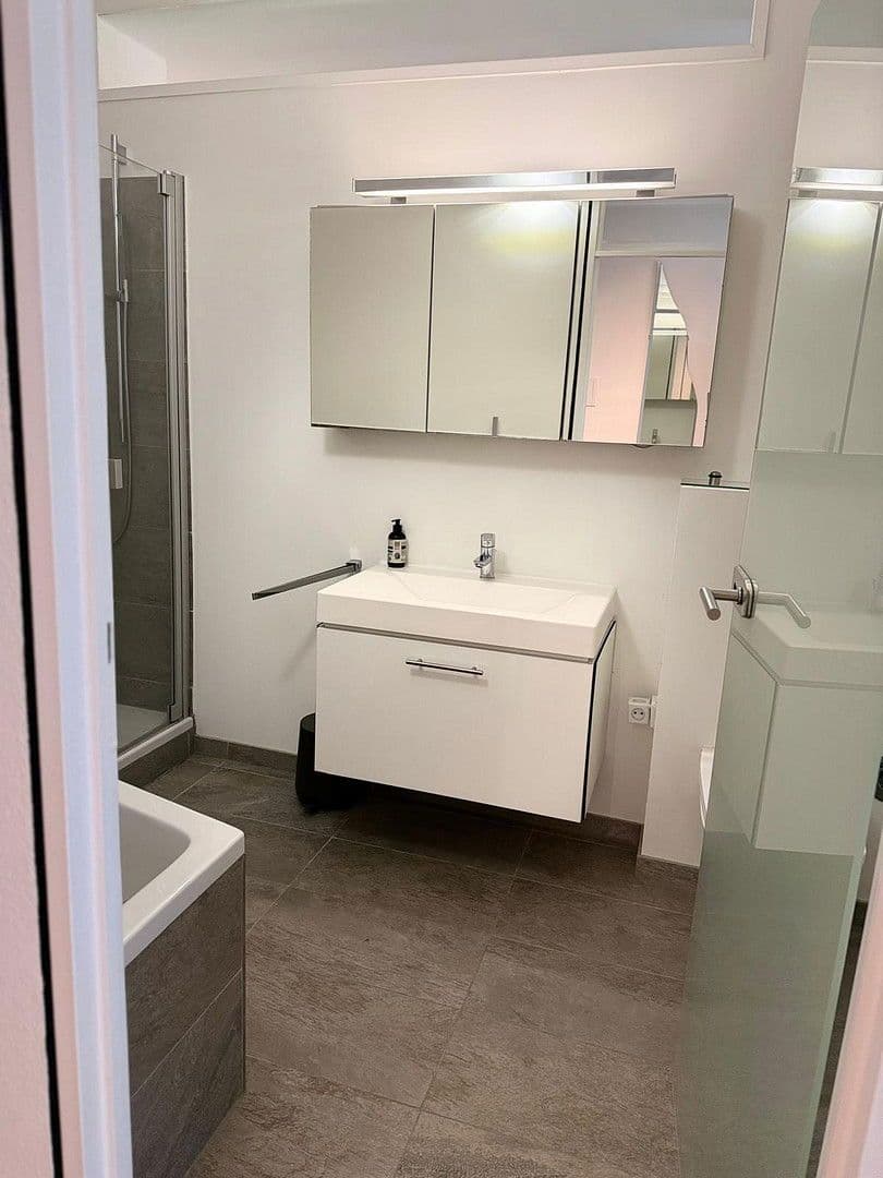 Pronájem bytu 2+1 68 m², Weinbergstr, WIESBADEN, Hessen Pronájem bytu 2+1 68 m², Weinbergstr, WIESBADEN, Hessen