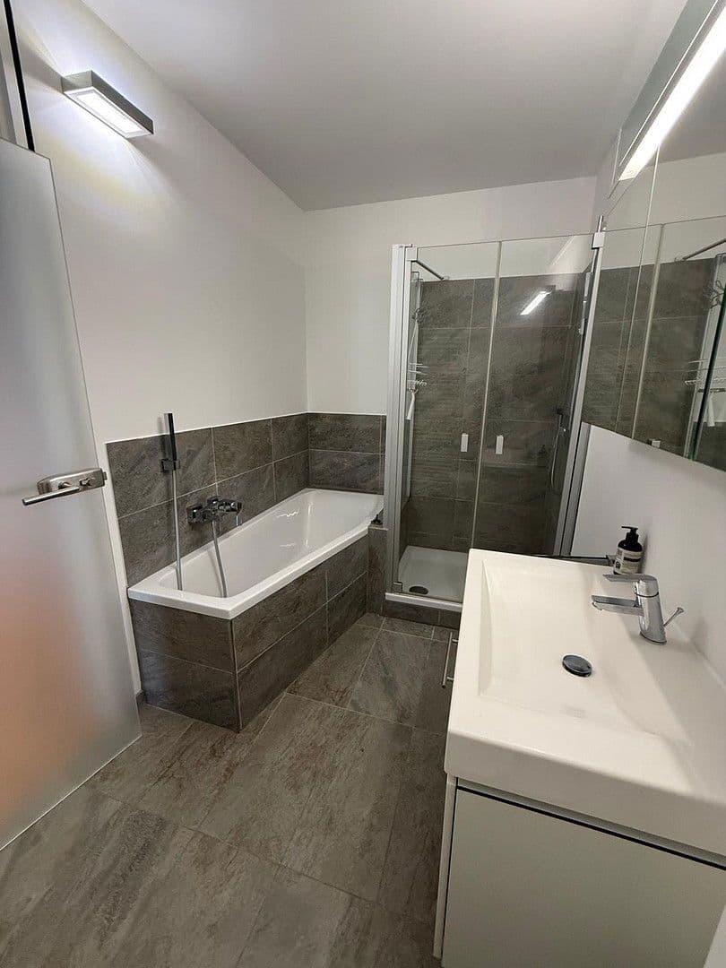 Pronájem bytu 2+1 68 m², Weinbergstr, WIESBADEN, Hessen Pronájem bytu 2+1 68 m², Weinbergstr, WIESBADEN, Hessen