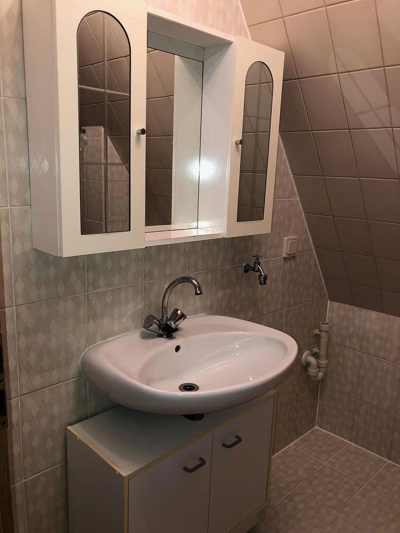 Pronájem bytu 1+1 30 m², Freisinger Straße 13, Haag a. d. Amper, Bavorsko Pronájem bytu 1+1 30 m², Freisinger Straße 13, Haag a. d. Amper, Bavorsko