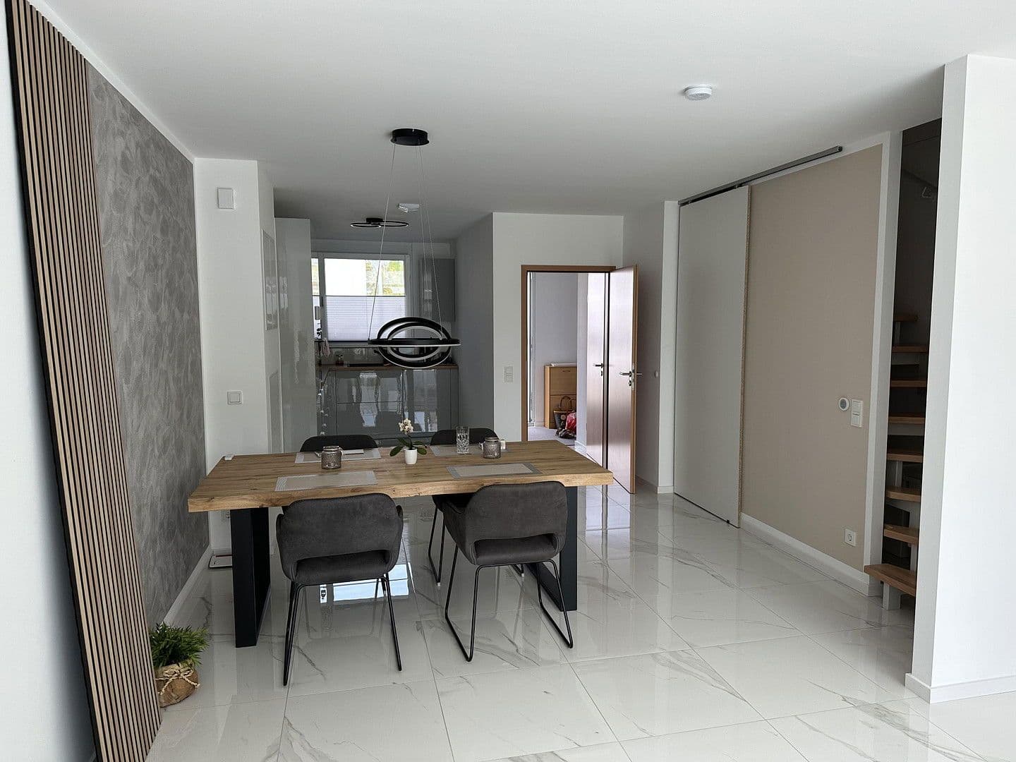 Pronájem domu 145 m², pozemek 102 m², Fürth, Bavorsko Pronájem domu 145 m², pozemek 102 m², Fürth, Bavorsko