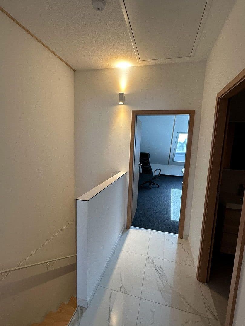 Pronájem domu 145 m², pozemek 102 m², Fürth, Bavorsko Pronájem domu 145 m², pozemek 102 m², Fürth, Bavorsko