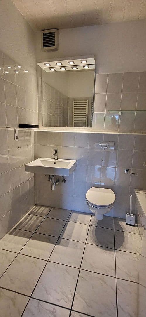 Prodej domu 175 m², pozemek 803 m², Erfer Straße 38, Solingen, Severní Porýní-Vestfálsko Prodej domu 175 m², pozemek 803 m², Erfer Straße 38, Solingen, Severní Porýní-Vestfálsko