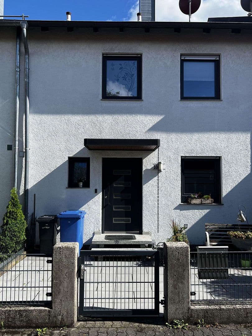 Prodej domu 120 m², pozemek 201 m², Neumarkt in der Oberpfalz, Bavorsko Prodej domu 120 m², pozemek 201 m², Neumarkt in der Oberpfalz, Bavorsko