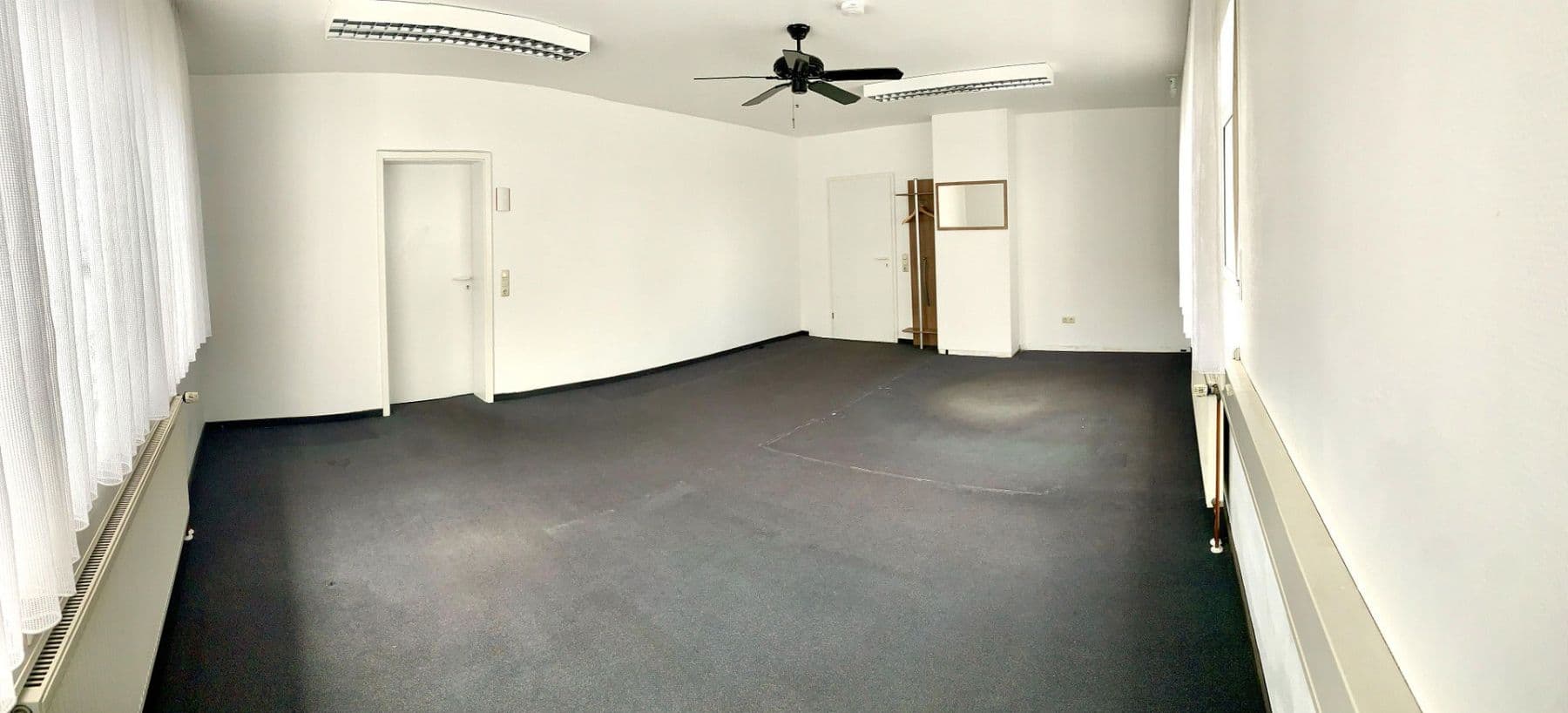 Pronájem kanceláře 112 m², Adelsdorf, Bavorsko Pronájem kanceláře 112 m², Adelsdorf, Bavorsko