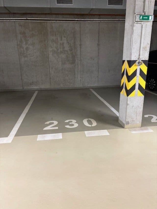 Pronájem garáže 15 m², Jeremiášova, Praha, Praha Pronájem garáže 15 m², Jeremiášova, Praha, Praha