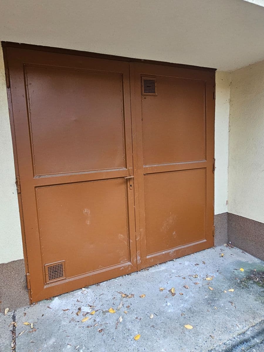 Pronájem garáže 14 m², Pod Strání, Praha, Praha Pronájem garáže 14 m², Pod Strání, Praha, Praha