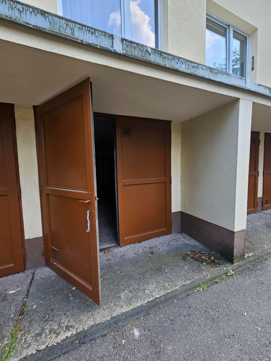 Pronájem garáže 14 m², Pod Strání, Praha, Praha Pronájem garáže 14 m², Pod Strání, Praha, Praha