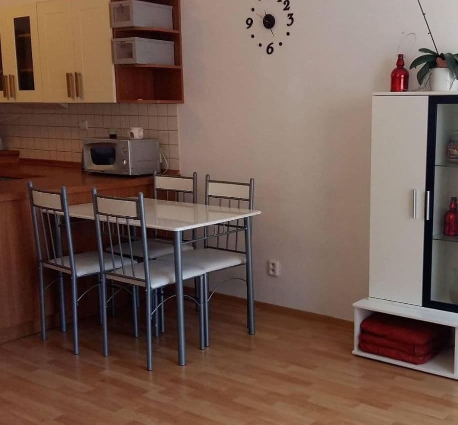 Pronájem bytu 2+kk 55 m², Nad Paloučkem, Beroun, Středočeský kraj Pronájem bytu 2+kk 55 m², Nad Paloučkem, Beroun, Středočeský kraj