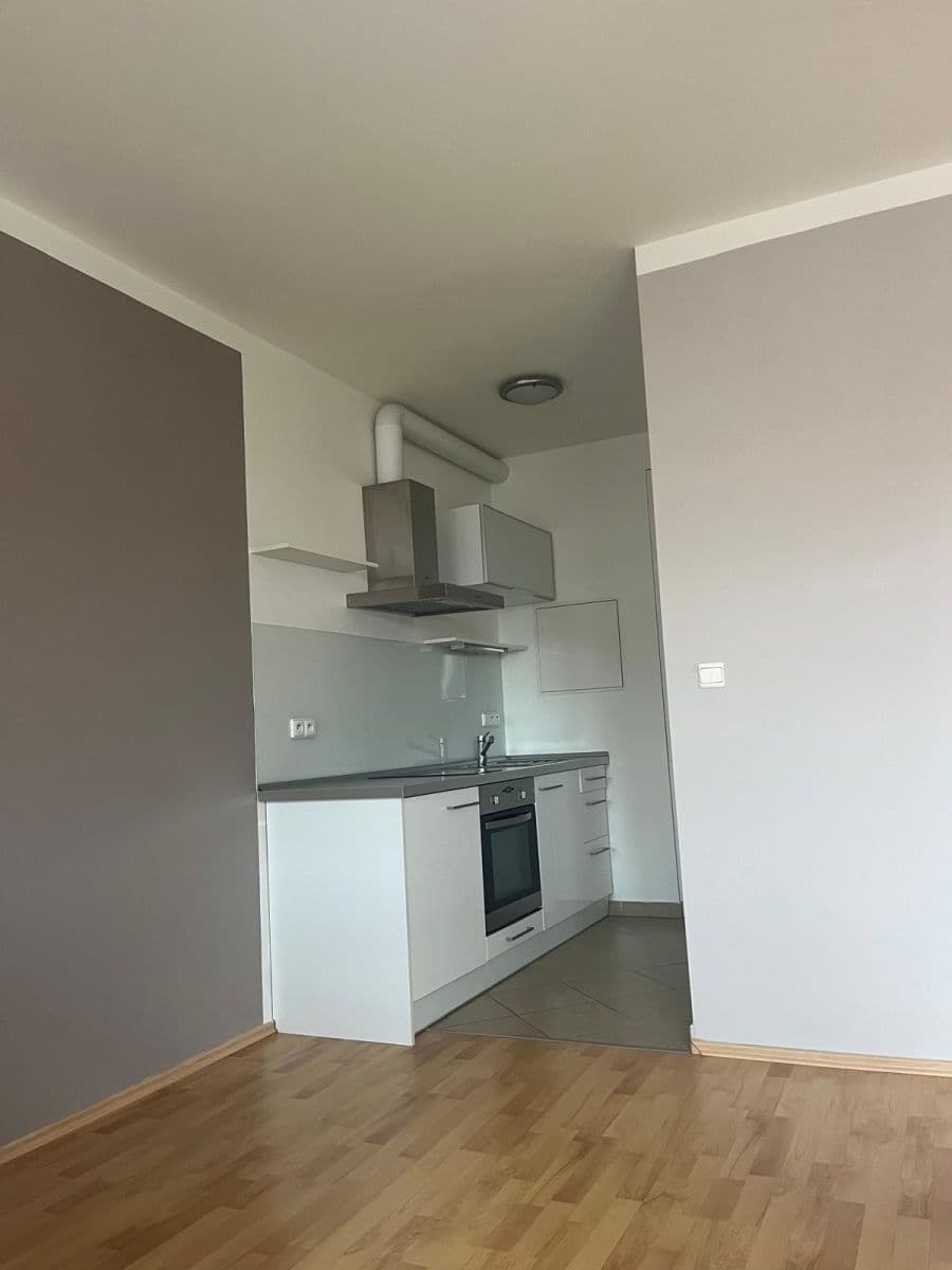 Pronájem bytu 1+kk 34 m², Přeučilova, Praha, Praha Pronájem bytu 1+kk 34 m², Přeučilova, Praha, Praha