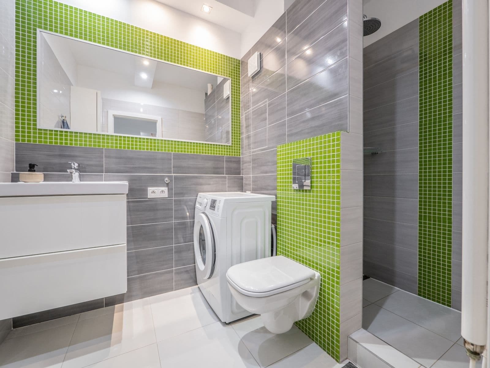 Pronájem bytu 3+1 68 m², Krásnohorská, Petržalka, Bratislavský kraj Pronájem bytu 3+1 68 m², Krásnohorská, Petržalka, Bratislavský kraj