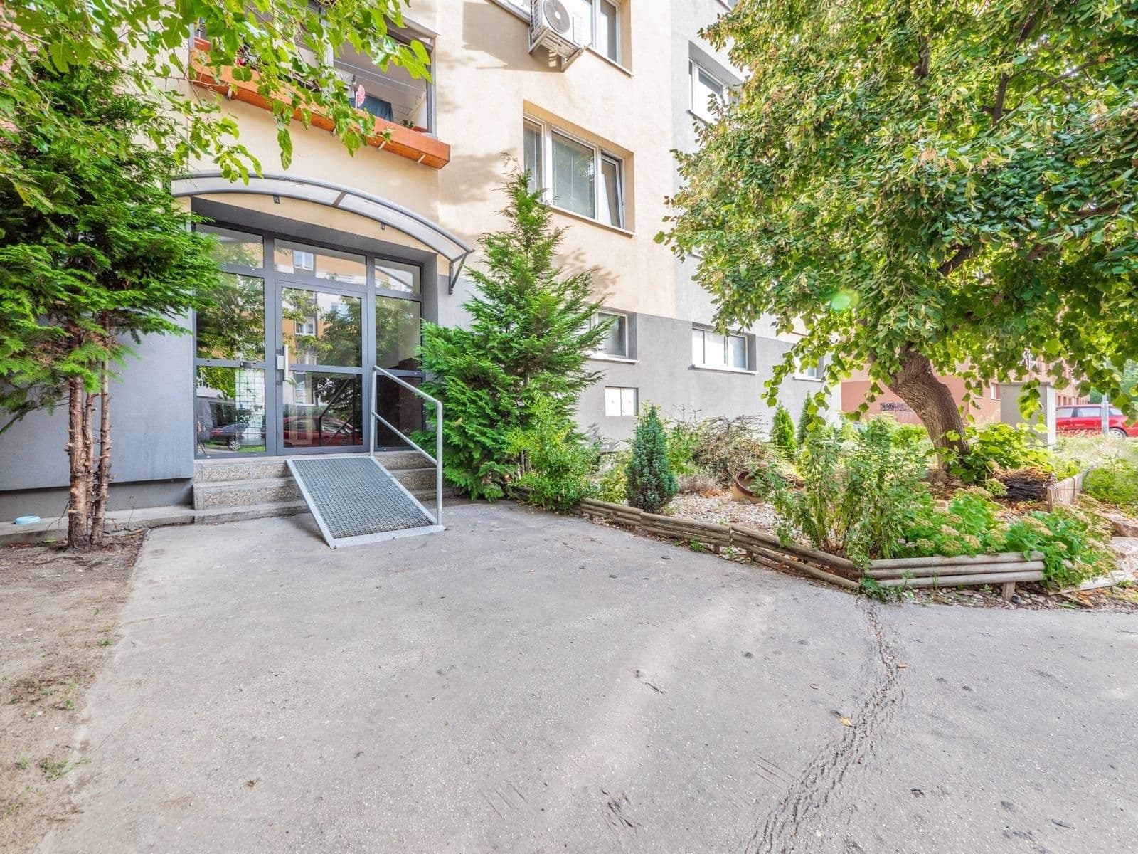 Pronájem bytu 3+1 68 m², Krásnohorská, Petržalka, Bratislavský kraj Pronájem bytu 3+1 68 m², Krásnohorská, Petržalka, Bratislavský kraj