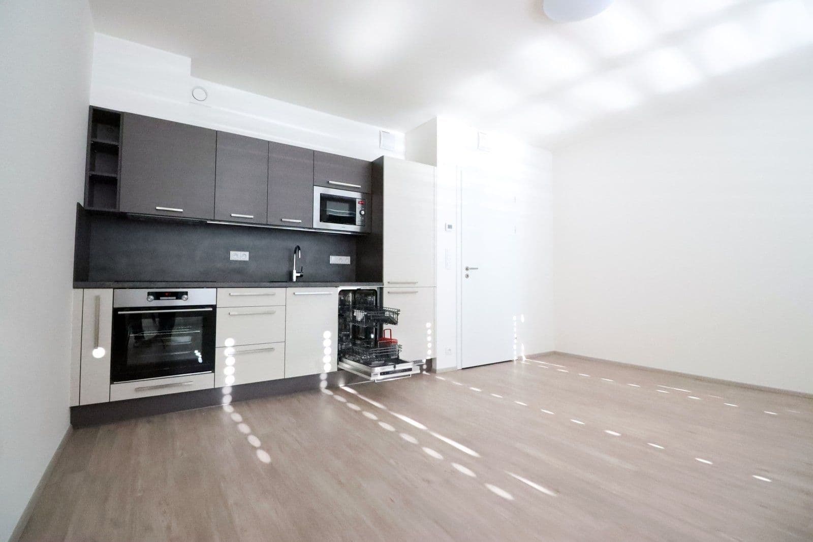 Pronájem bytu 1+kk 34 m², Jankovcova, Praha, Praha Pronájem bytu 1+kk 34 m², Jankovcova, Praha, Praha