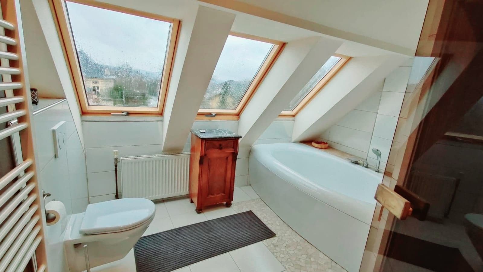 Pronájem bytu 2+kk 54 m², U Trati, Karlovy Vary, Karlovarský kraj Pronájem bytu 2+kk 54 m², U Trati, Karlovy Vary, Karlovarský kraj