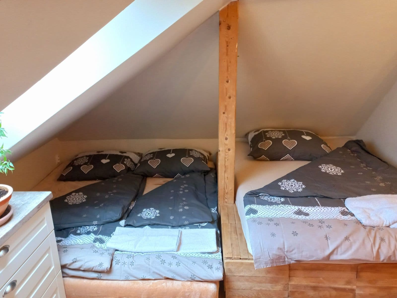 Pronájem bytu 2+kk 54 m², U Trati, Karlovy Vary, Karlovarský kraj Pronájem bytu 2+kk 54 m², U Trati, Karlovy Vary, Karlovarský kraj