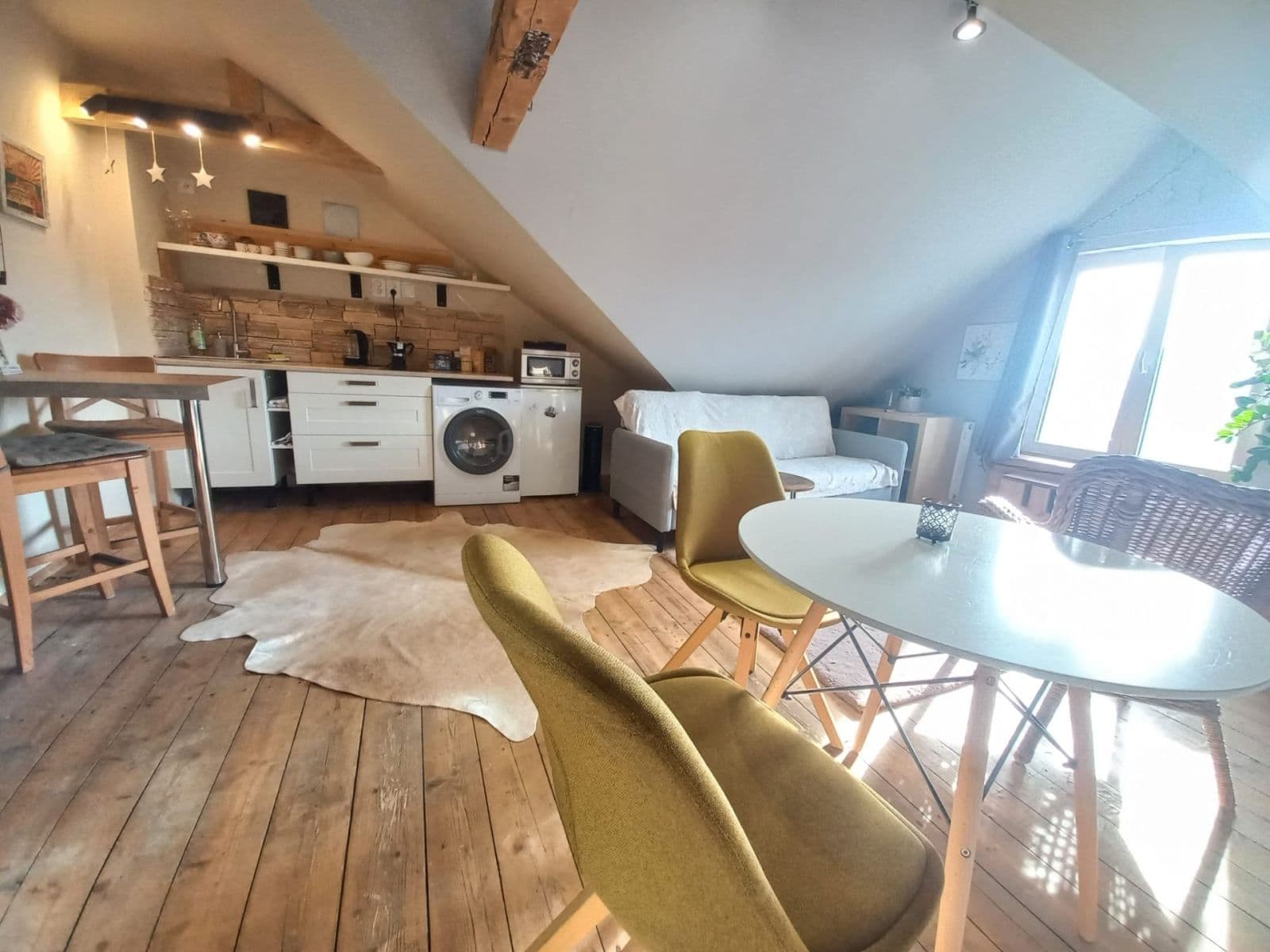 Pronájem bytu 2+kk 54 m², U Trati, Karlovy Vary, Karlovarský kraj Pronájem bytu 2+kk 54 m², U Trati, Karlovy Vary, Karlovarský kraj