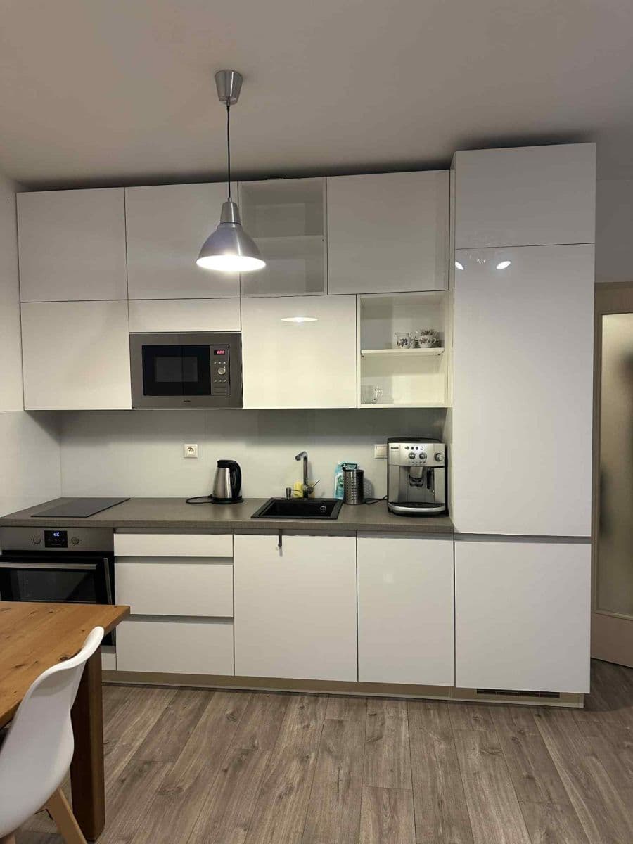Pronájem bytu 1+kk 39 m², Ungarova, Praha, Praha Pronájem bytu 1+kk 39 m², Ungarova, Praha, Praha