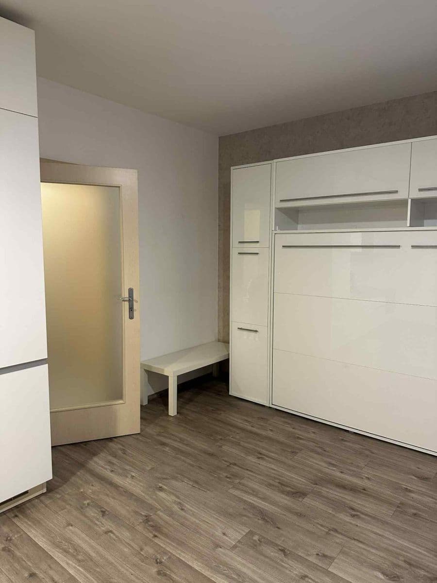 Pronájem bytu 1+kk 39 m², Ungarova, Praha, Praha Pronájem bytu 1+kk 39 m², Ungarova, Praha, Praha