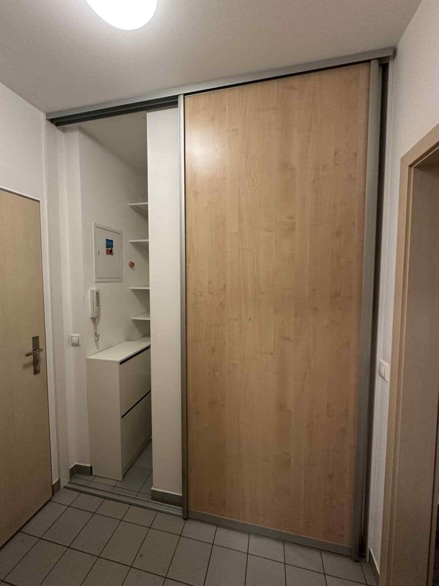 Pronájem bytu 1+kk 39 m², Ungarova, Praha, Praha Pronájem bytu 1+kk 39 m², Ungarova, Praha, Praha