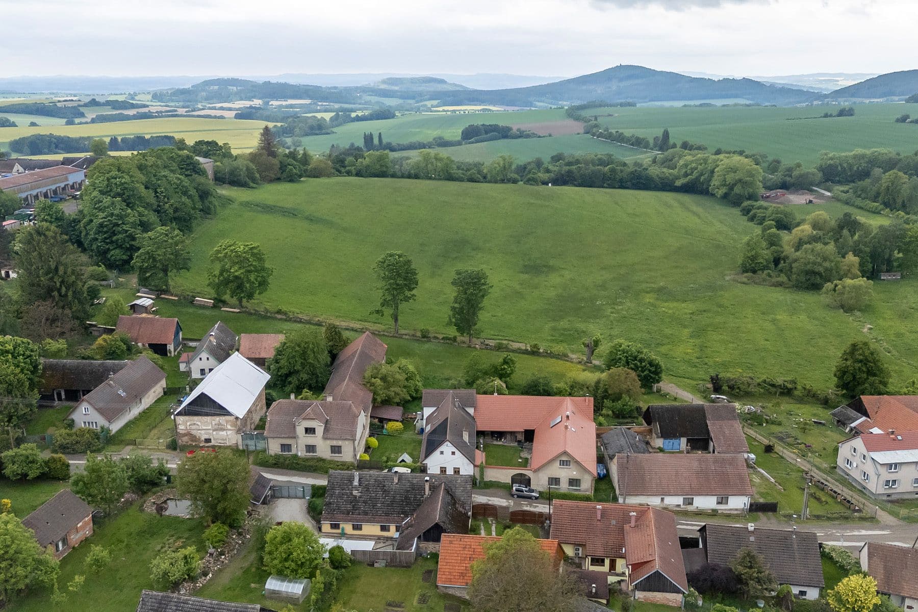 Prodej domu 200 m², pozemek 383 m², Pravonín, Středočeský kraj Prodej domu 200 m², pozemek 383 m², Pravonín, Středočeský kraj