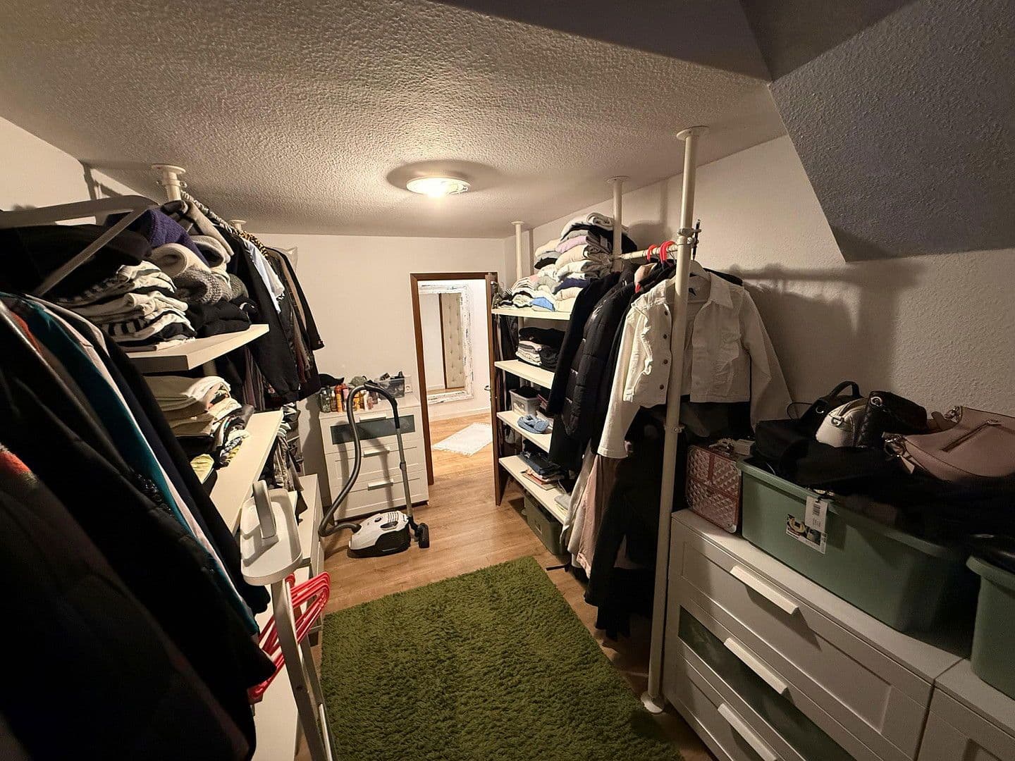 Prodej bytu 4+1 98 m², Solingen, Severní Porýní-Vestfálsko Prodej bytu 4+1 98 m², Solingen, Severní Porýní-Vestfálsko