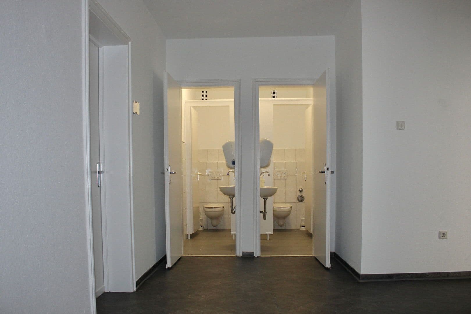 Pronájem kanceláře 140 m², Am Buchenbaum 21, Duisburg, Severní Porýní-Vestfálsko Pronájem kanceláře 140 m², Am Buchenbaum 21, Duisburg, Severní Porýní-Vestfálsko