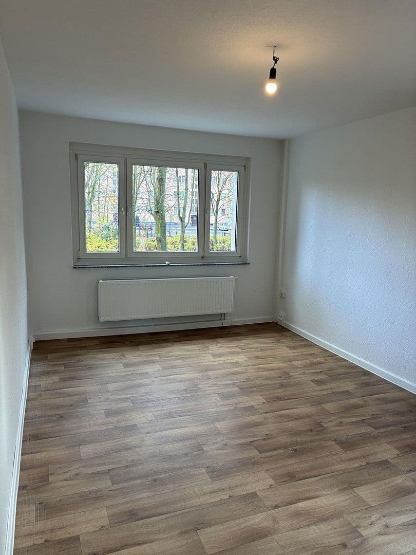 Pronájem bytu 3+1 63 m², Linzer Straße 45, Dessau-Roßlau, Sasko-Anhaltsko Pronájem bytu 3+1 63 m², Linzer Straße 45, Dessau-Roßlau, Sasko-Anhaltsko