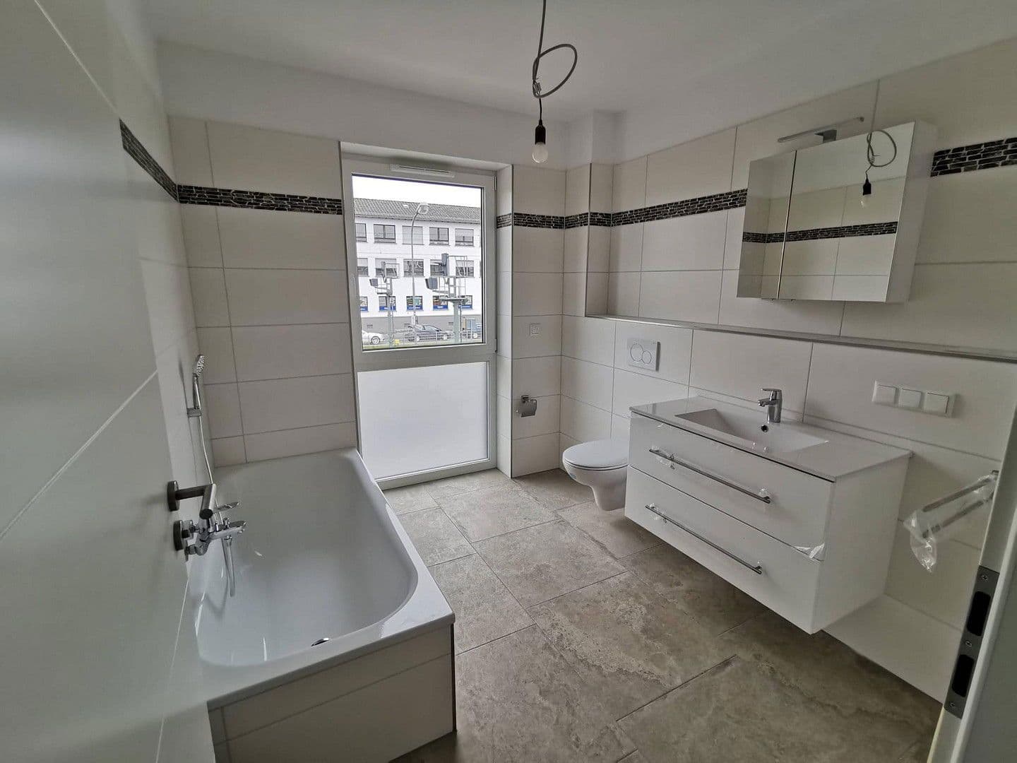 Pronájem domu 124 m², pozemek 122 m², Friedlandstraße 4, Rodgau, Hessen Pronájem domu 124 m², pozemek 122 m², Friedlandstraße 4, Rodgau, Hessen