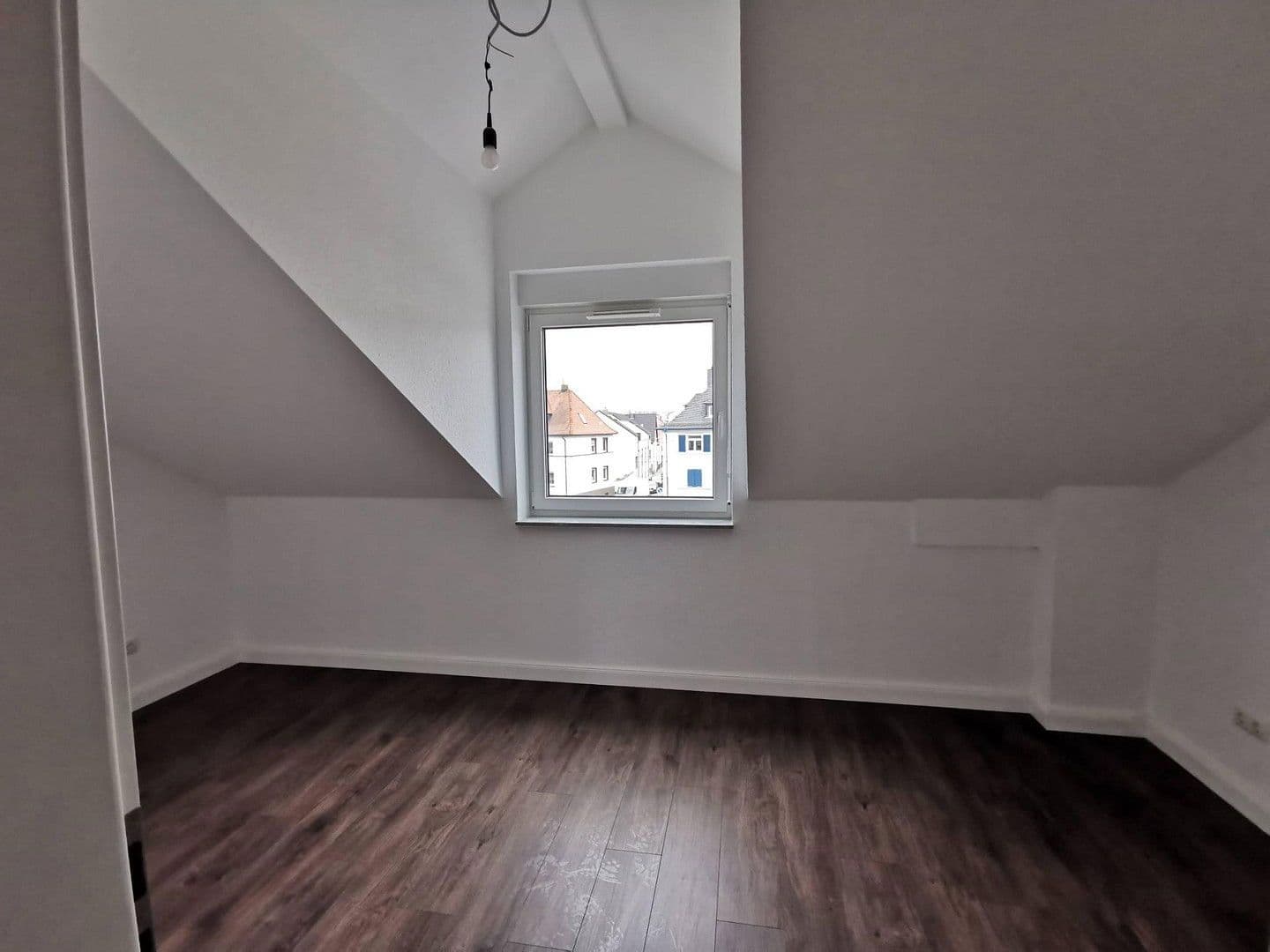 Pronájem domu 124 m², pozemek 122 m², Friedlandstraße 4, Rodgau, Hessen Pronájem domu 124 m², pozemek 122 m², Friedlandstraße 4, Rodgau, Hessen