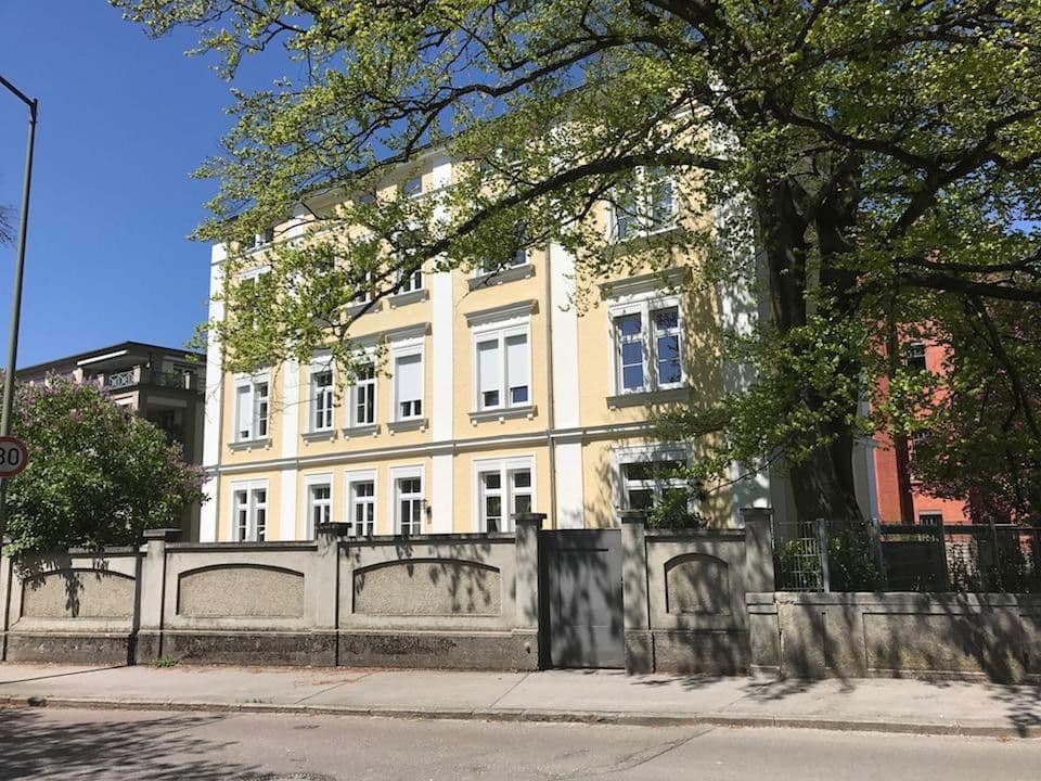 Pronájem bytu 3+1 100 m², Döllgaststraße 6, Augsburg, Bavorsko Pronájem bytu 3+1 100 m², Döllgaststraße 6, Augsburg, Bavorsko
