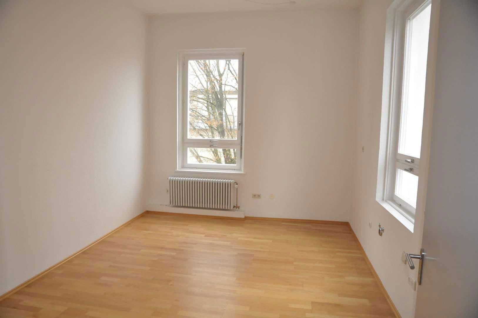 Pronájem bytu 3+1 100 m², Döllgaststraße 6, Augsburg, Bavorsko Pronájem bytu 3+1 100 m², Döllgaststraße 6, Augsburg, Bavorsko