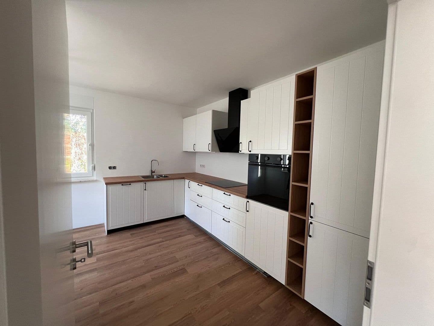 Pronájem domu 137 m², pozemek 300 m², Tiniusstr. 35, Berlin, Berlín Pronájem domu 137 m², pozemek 300 m², Tiniusstr. 35, Berlin, Berlín
