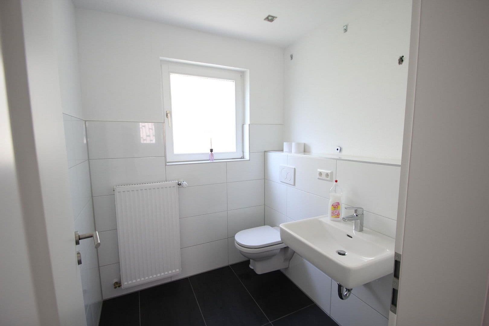 Pronájem bytu 1+1 34 m², Stuttgart Zuffenhausen, Bádensko-Württembersko Pronájem bytu 1+1 34 m², Stuttgart Zuffenhausen, Bádensko-Württembersko