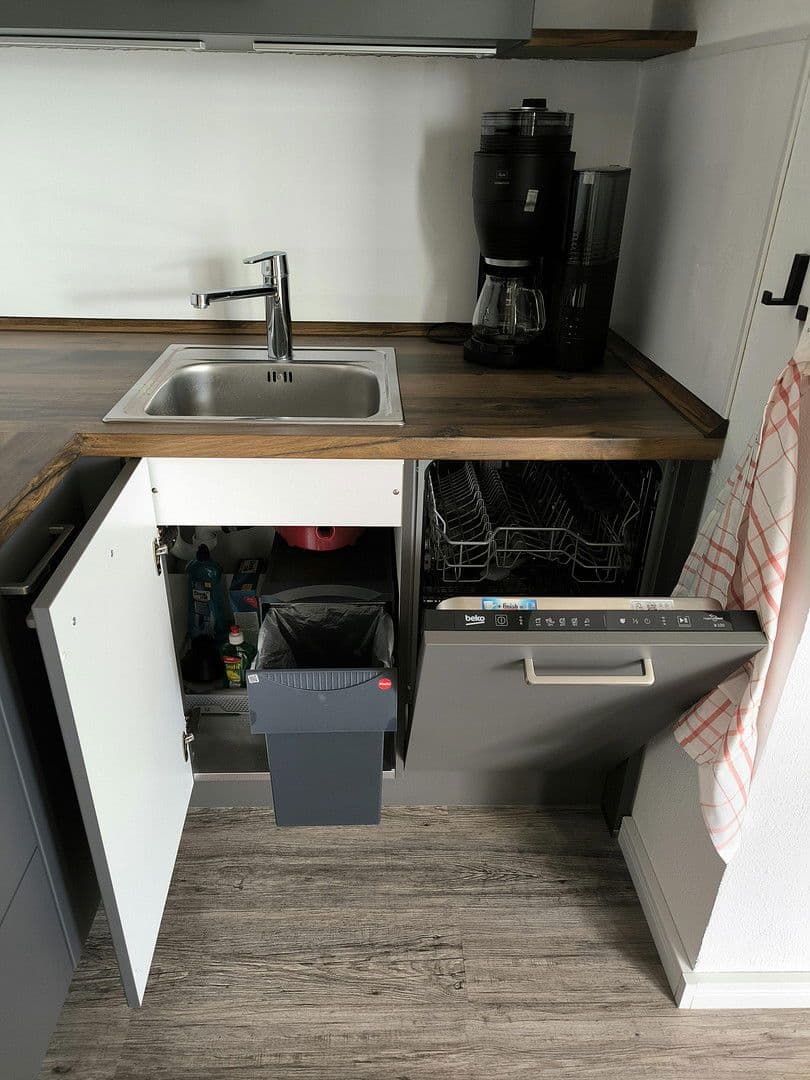 Pronájem bytu 1+1 44 m², Hubertusweg 13, Neuss, Severní Porýní-Vestfálsko Pronájem bytu 1+1 44 m², Hubertusweg 13, Neuss, Severní Porýní-Vestfálsko