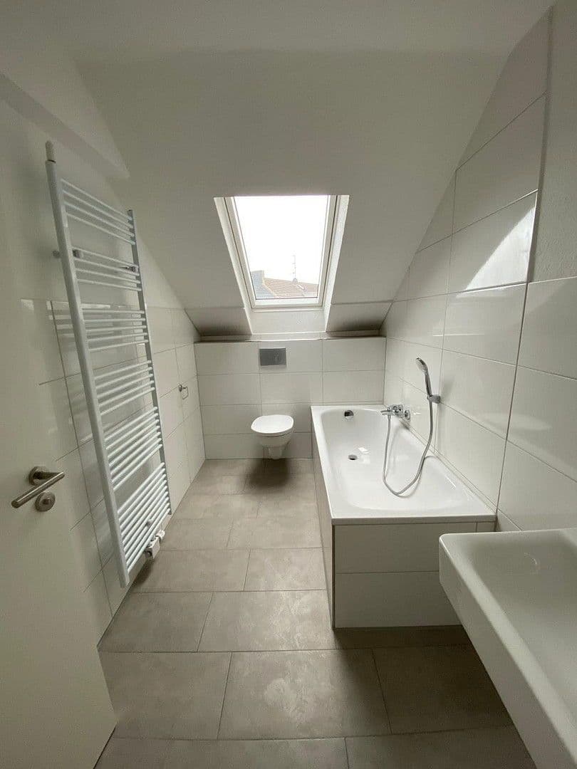 Pronájem bytu 3+1 90 m², Jägerstr. 65, Duisburg, Severní Porýní-Vestfálsko Pronájem bytu 3+1 90 m², Jägerstr. 65, Duisburg, Severní Porýní-Vestfálsko