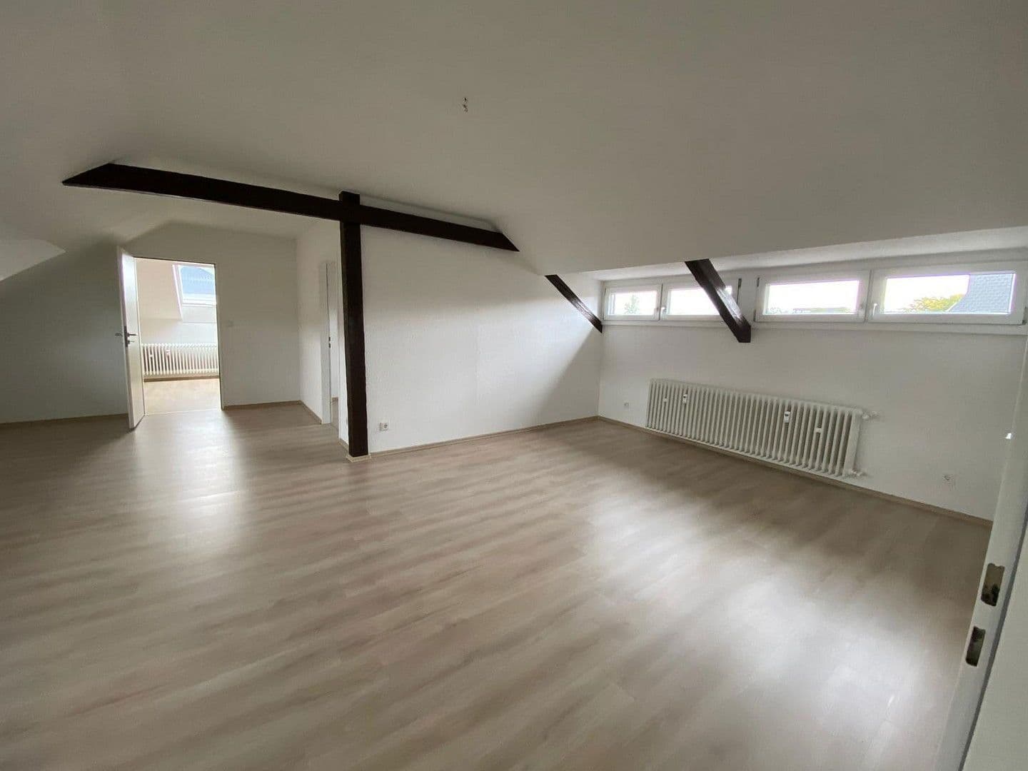 Pronájem bytu 3+1 90 m², Jägerstr. 65, Duisburg, Severní Porýní-Vestfálsko Pronájem bytu 3+1 90 m², Jägerstr. 65, Duisburg, Severní Porýní-Vestfálsko
