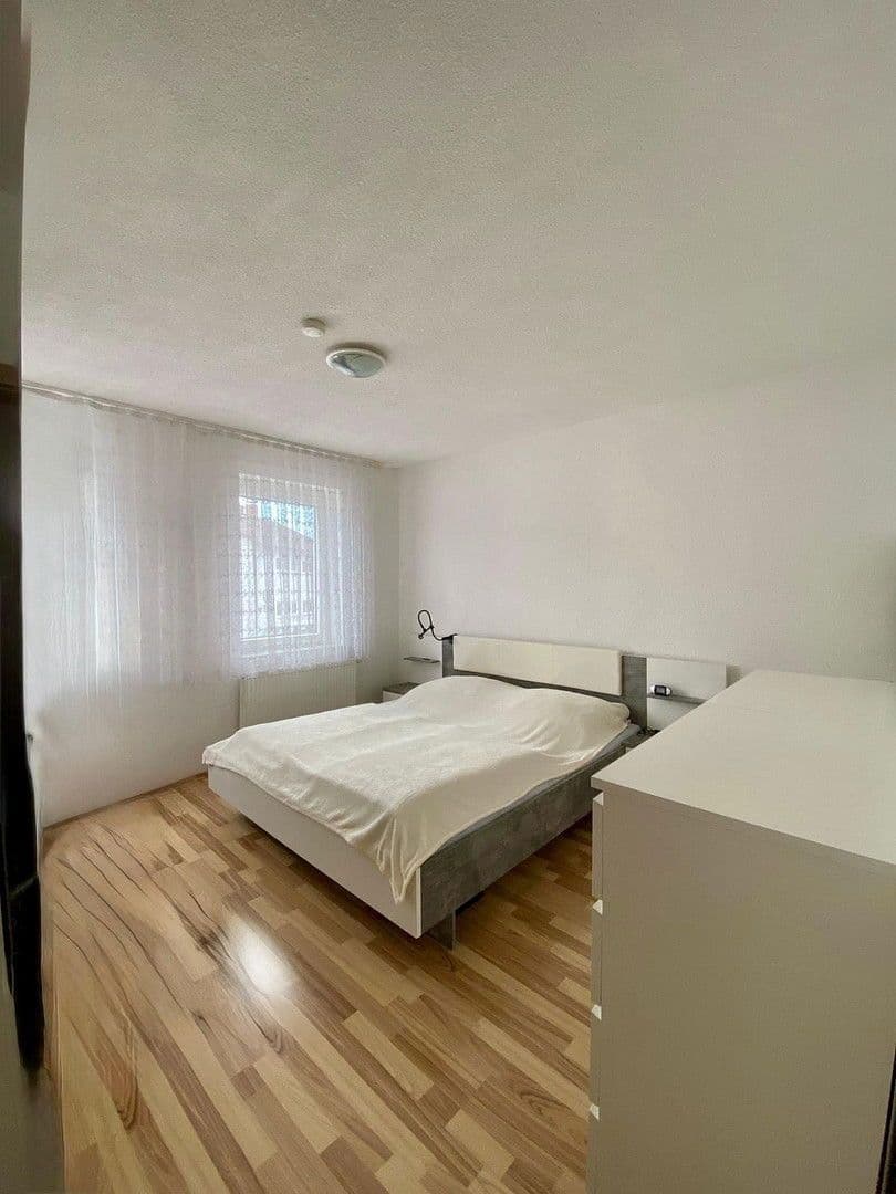 Pronájem bytu 4+1 80 m², Abstatter Straße 36, Untergruppenbach, Bádensko-Württembersko Pronájem bytu 4+1 80 m², Abstatter Straße 36, Untergruppenbach, Bádensko-Württembersko