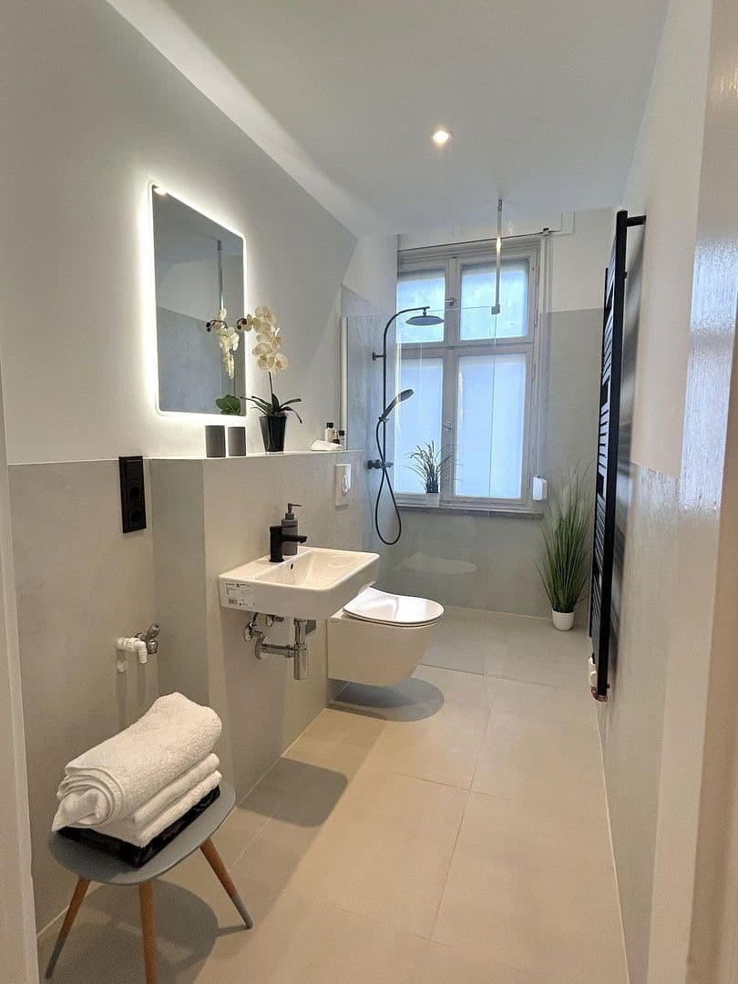 Prodej bytu 2+1 36 m², Gubener Straße 17, Berlin, Berlín Prodej bytu 2+1 36 m², Gubener Straße 17, Berlin, Berlín