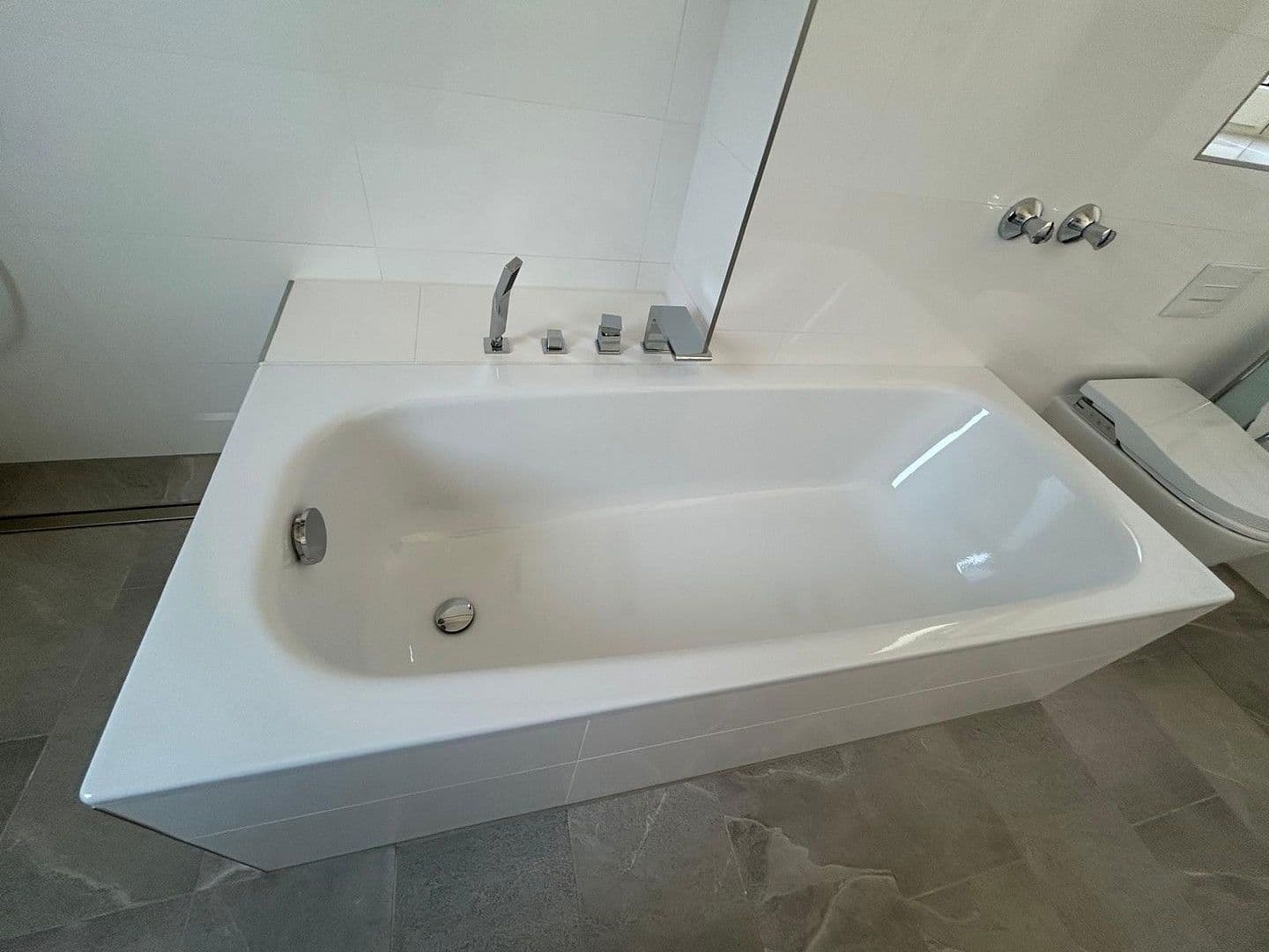 Pronájem bytu 3+1 100 m², Berlin, Berlín Pronájem bytu 3+1 100 m², Berlin, Berlín