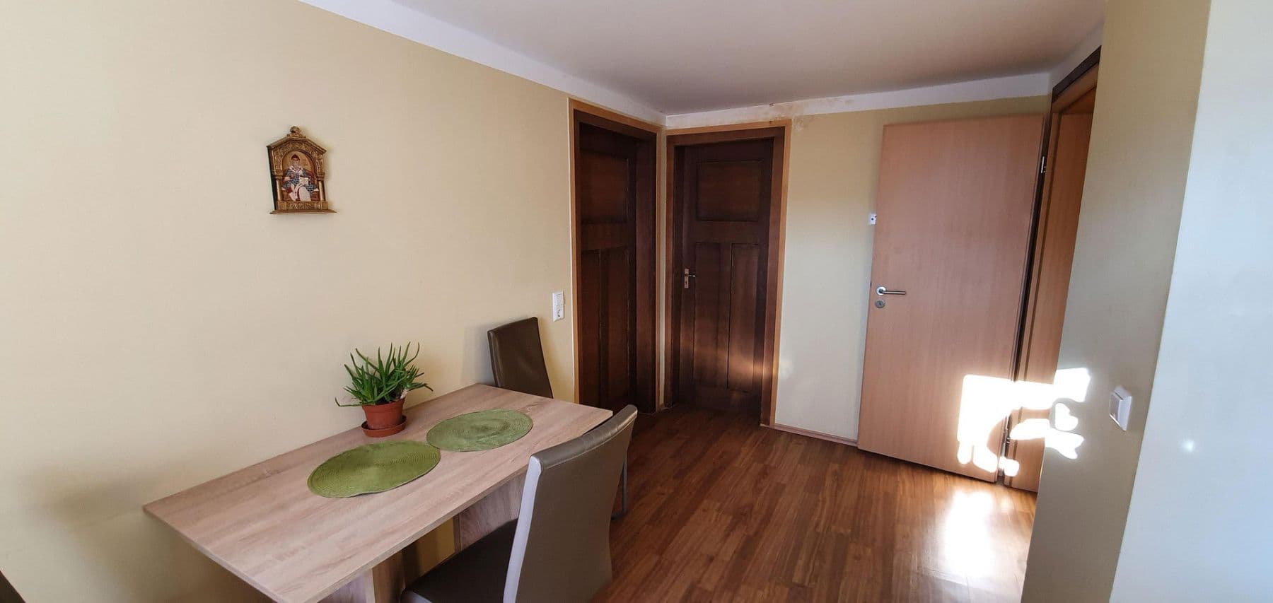 Prodej domu 220 m², pozemek 821 m², Reutlingen, Bádensko-Württembersko Prodej domu 220 m², pozemek 821 m², Reutlingen, Bádensko-Württembersko