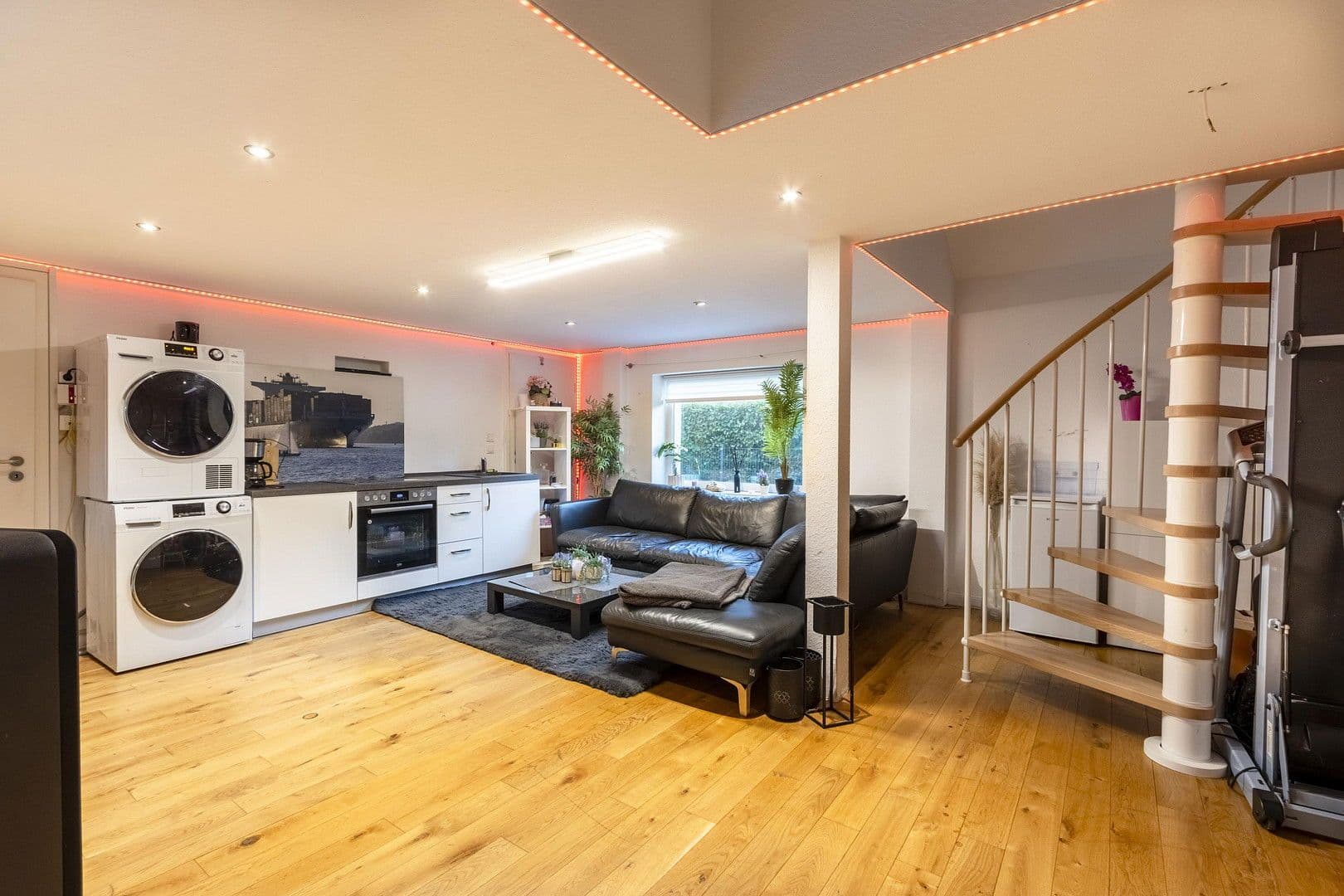 Prodej domu 185 m², pozemek 603 m², Forstweg 3, Norderstedt, Šlesvicko-Holštýnsko Prodej domu 185 m², pozemek 603 m², Forstweg 3, Norderstedt, Šlesvicko-Holštýnsko