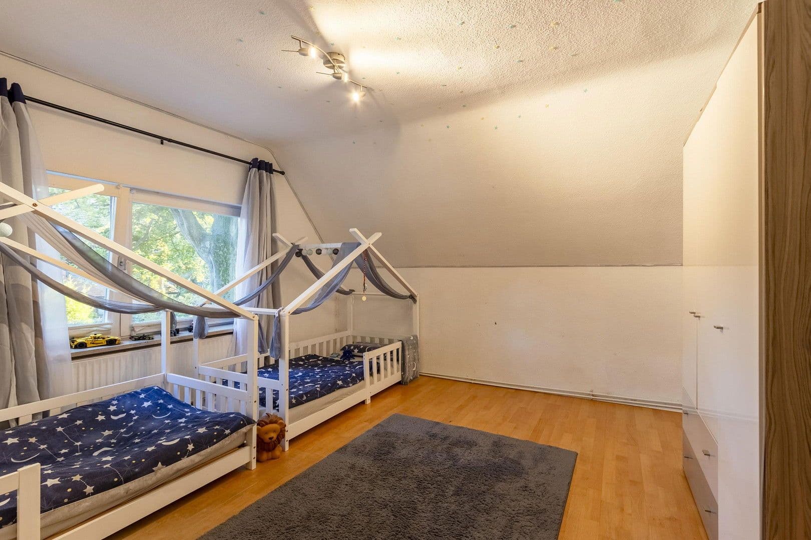Prodej domu 185 m², pozemek 603 m², Forstweg 3, Norderstedt, Šlesvicko-Holštýnsko Prodej domu 185 m², pozemek 603 m², Forstweg 3, Norderstedt, Šlesvicko-Holštýnsko