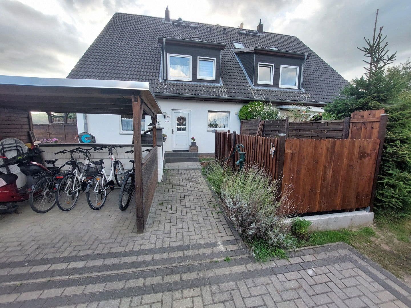 Prodej domu 105 m², pozemek 328 m², Berlin, Berlín Prodej domu 105 m², pozemek 328 m², Berlin, Berlín