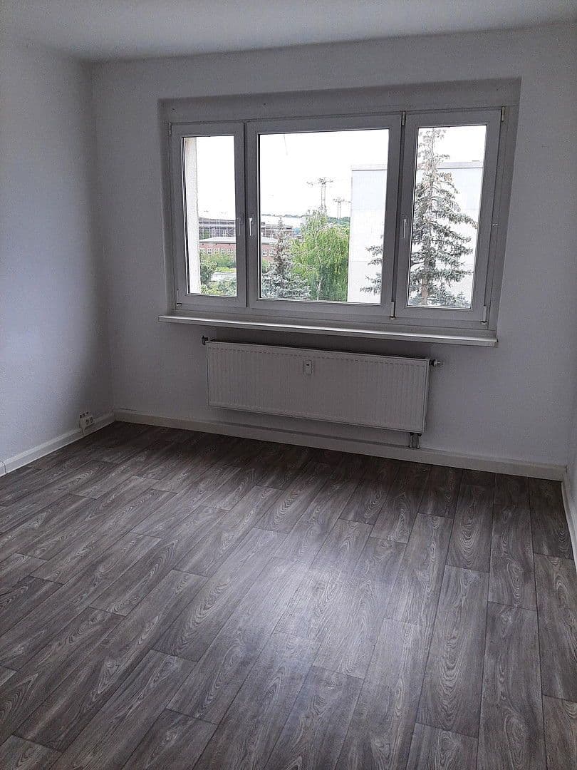 Pronájem bytu 3+1 64 m², Linzer Straße 41, Dessau-Roßlau, Sasko-Anhaltsko Pronájem bytu 3+1 64 m², Linzer Straße 41, Dessau-Roßlau, Sasko-Anhaltsko
