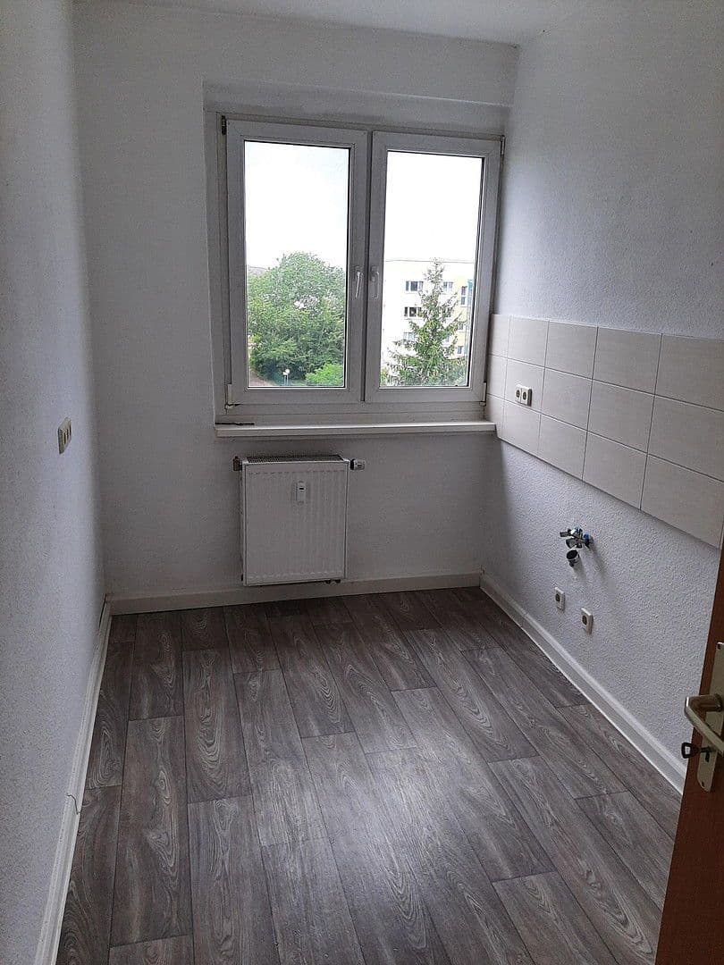 Pronájem bytu 3+1 64 m², Linzer Straße 41, Dessau-Roßlau, Sasko-Anhaltsko Pronájem bytu 3+1 64 m², Linzer Straße 41, Dessau-Roßlau, Sasko-Anhaltsko