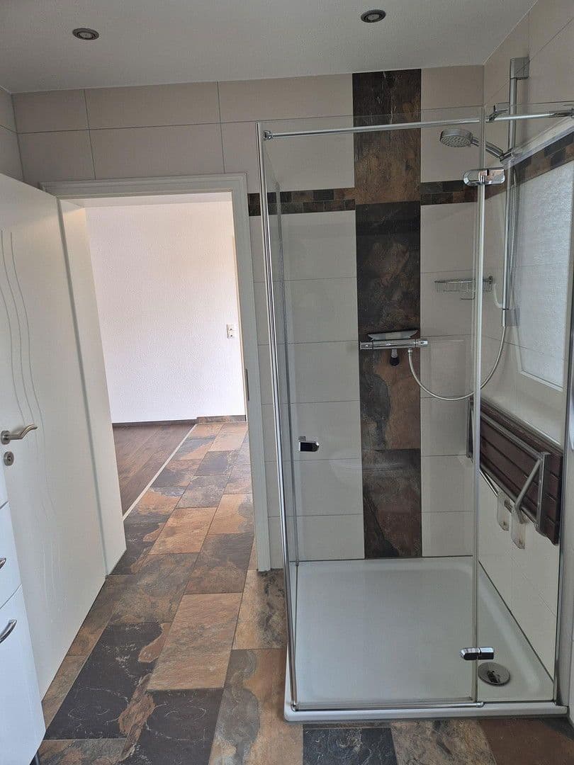 Pronájem bytu 4+1 120 m², Gertrudenstr 27, Hennef (Sieg), Severní Porýní-Vestfálsko Pronájem bytu 4+1 120 m², Gertrudenstr 27, Hennef (Sieg), Severní Porýní-Vestfálsko